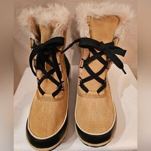 NWOT Sorel Tan and black Boots
